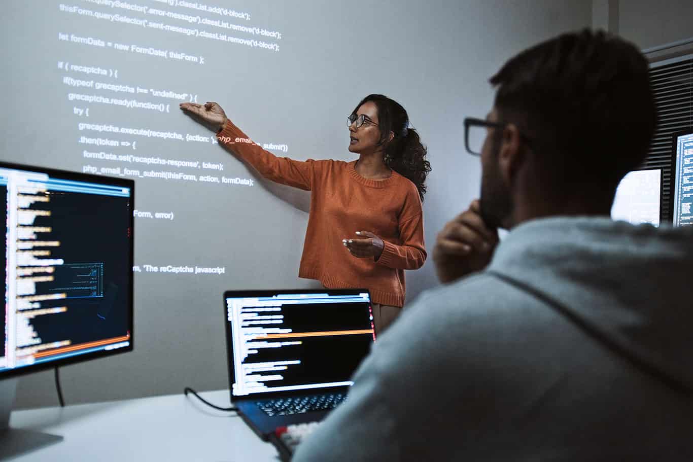 How Presentation Skills Training Courses Improve Leadership Communication